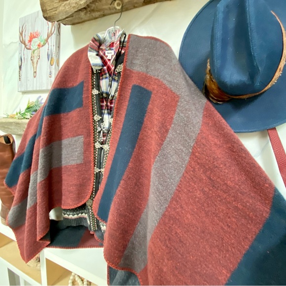 BB DOKOTA reversible cape/body wrap w country:prairie/western/cottage vibe - Picture 7 of 14
